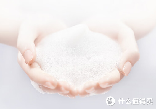 玉兰油(OLAY)氨基酸洗面奶：深层清洁与保湿补水的完美结合!