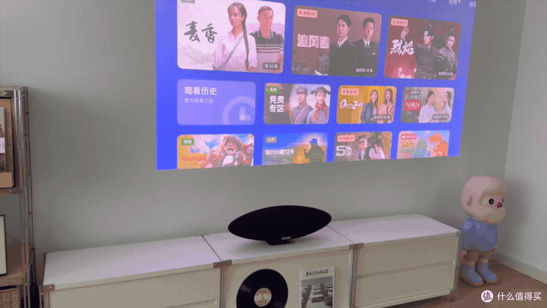 眼球经济下的大师级表现:极米RS 10 Ultra典藏版智能投影仪