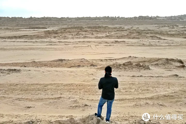 俄博梁这个地方,位于青海的柴达木盆地腹地.