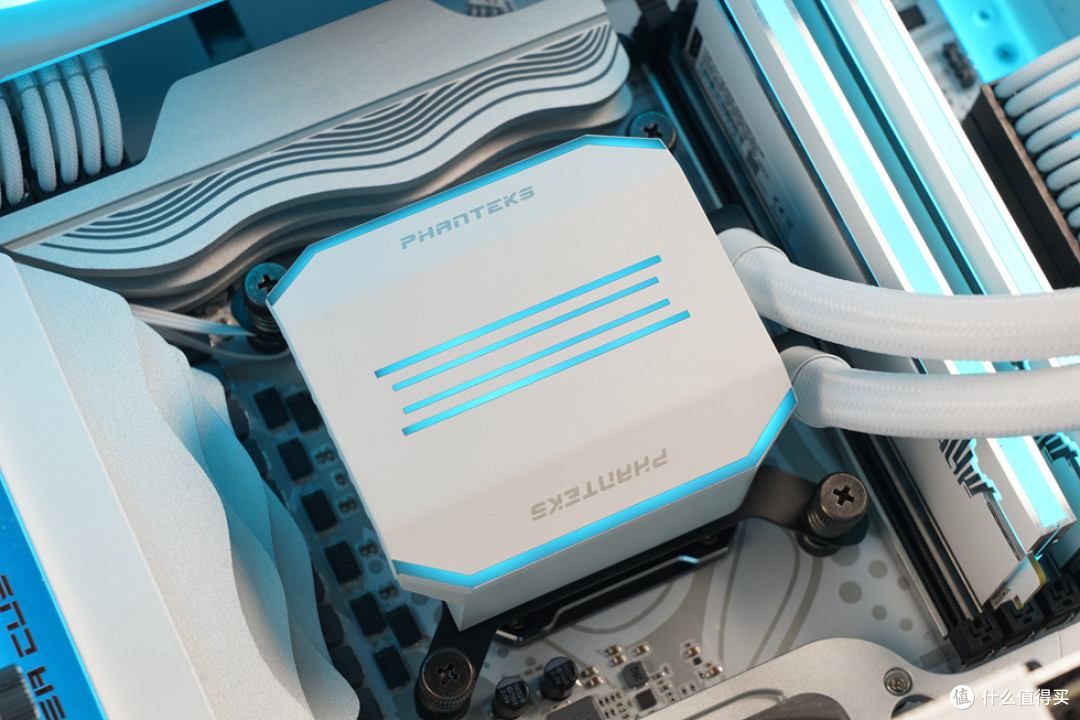 七彩虹 Z790 D5 FLOW V20+追风者NV5+影驰 4070TI打造的白色海景房主机