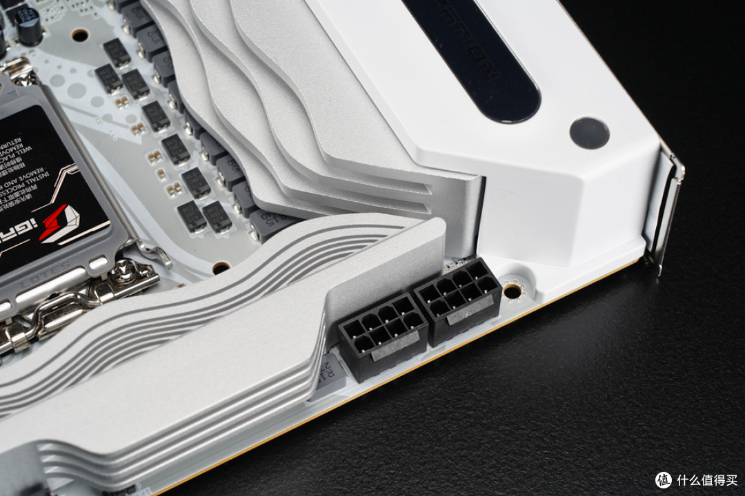 七彩虹 Z790 D5 FLOW V20+追风者NV5+影驰 4070TI打造的白色海景房主机
