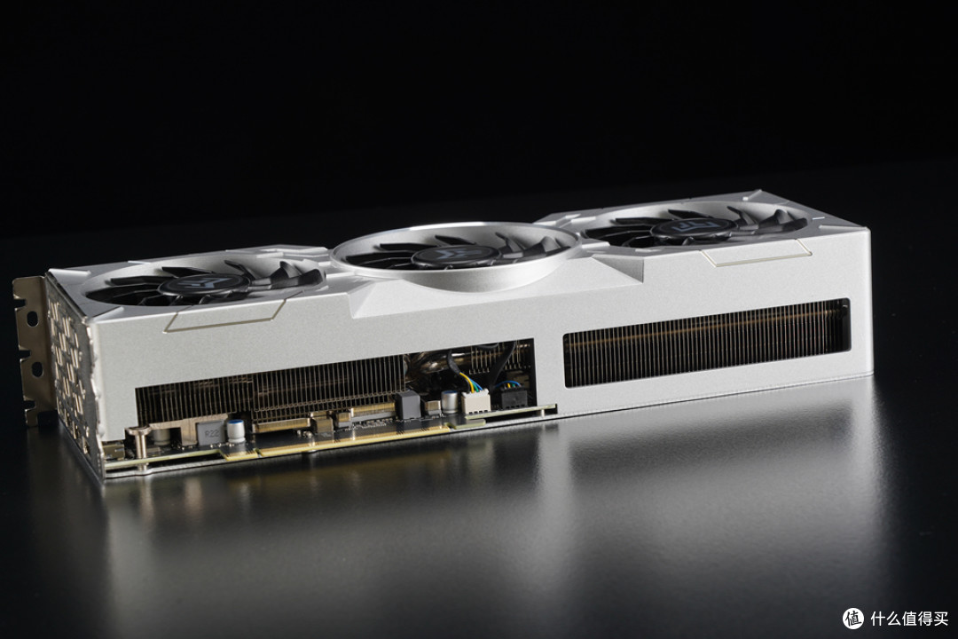 七彩虹 Z790 D5 FLOW V20+追风者NV5+影驰 4070TI打造的白色海景房主机