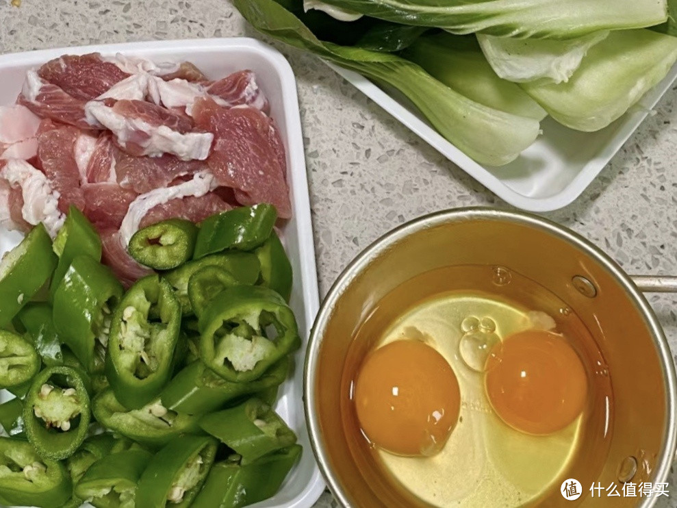 今日打工人带饭,青椒土豆炒腊肠