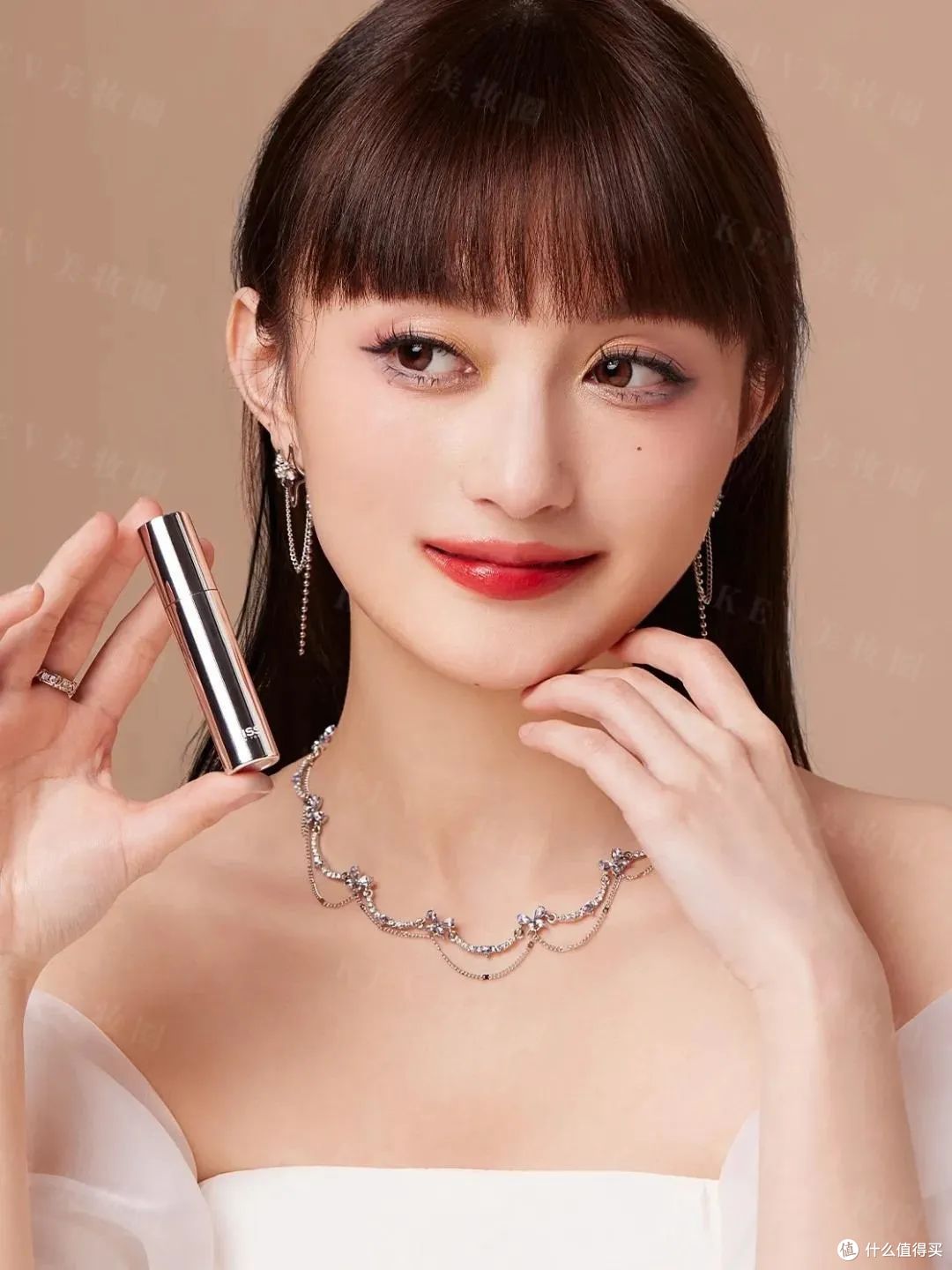 CT好莱坞系列唇膏与唇线笔;dasique代曦可色彩工作室系列;BABI秀场定妆喷雾...