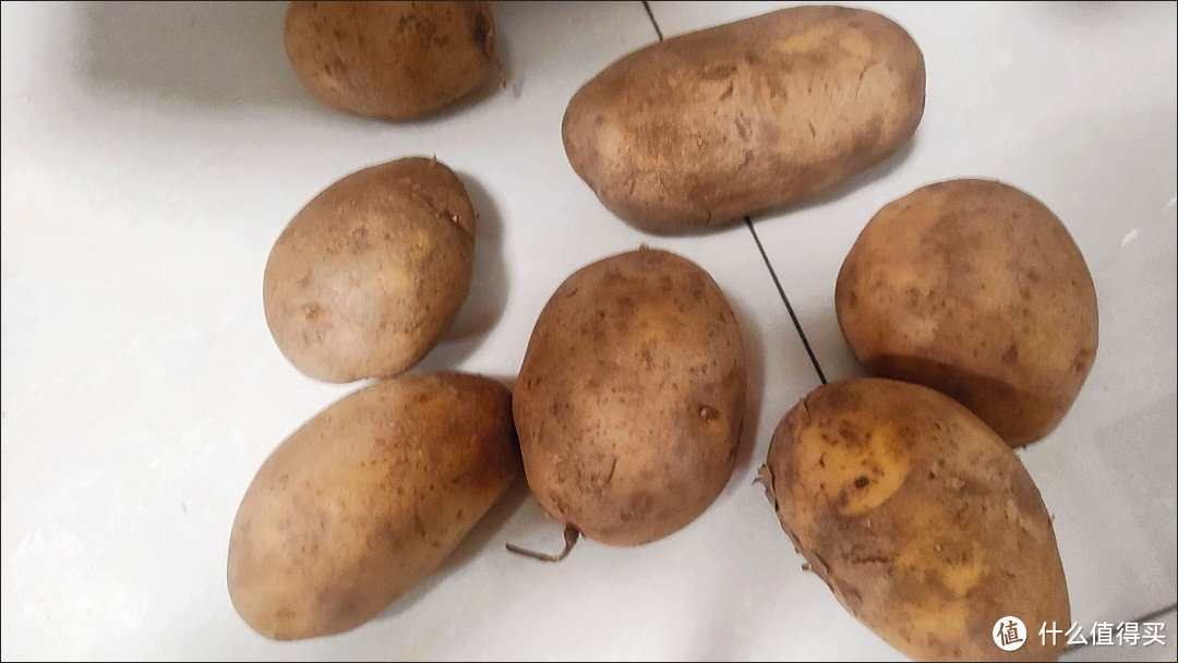 土豆炖牛肉:家常美味,简单易做,营养满分!