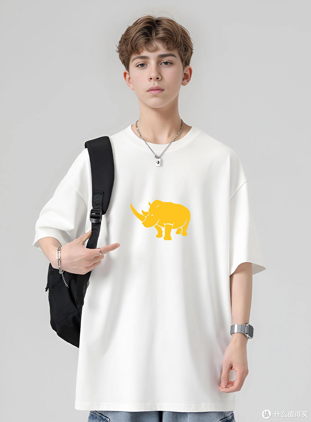 野犀牛服饰：时尚帅气新潮流，引领年轻男性释放野性之美