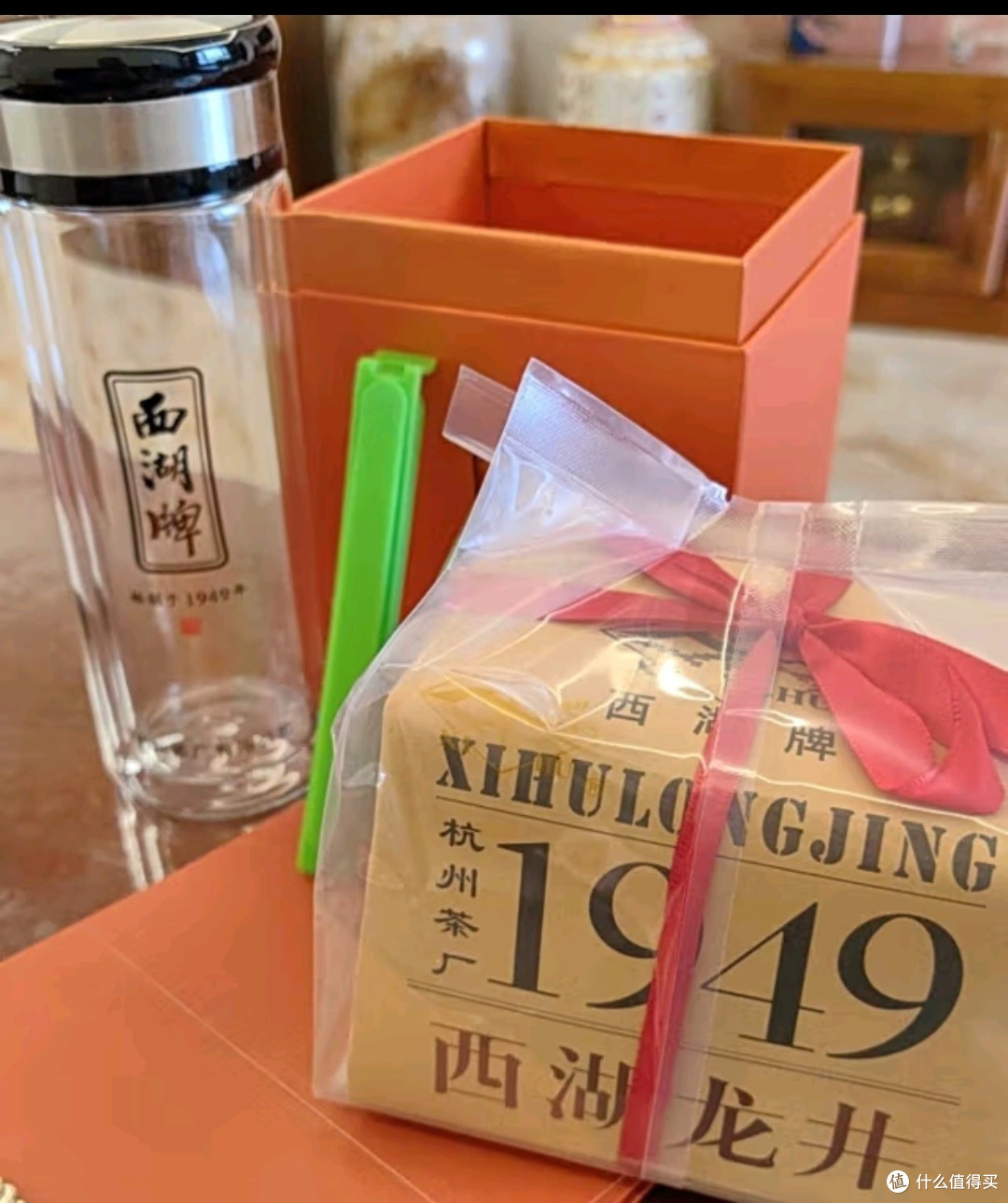 吸收山泉雨露之灵气,翠绿清香优雅醇和的龙井茶🍵,今年我们必须来一款吧!