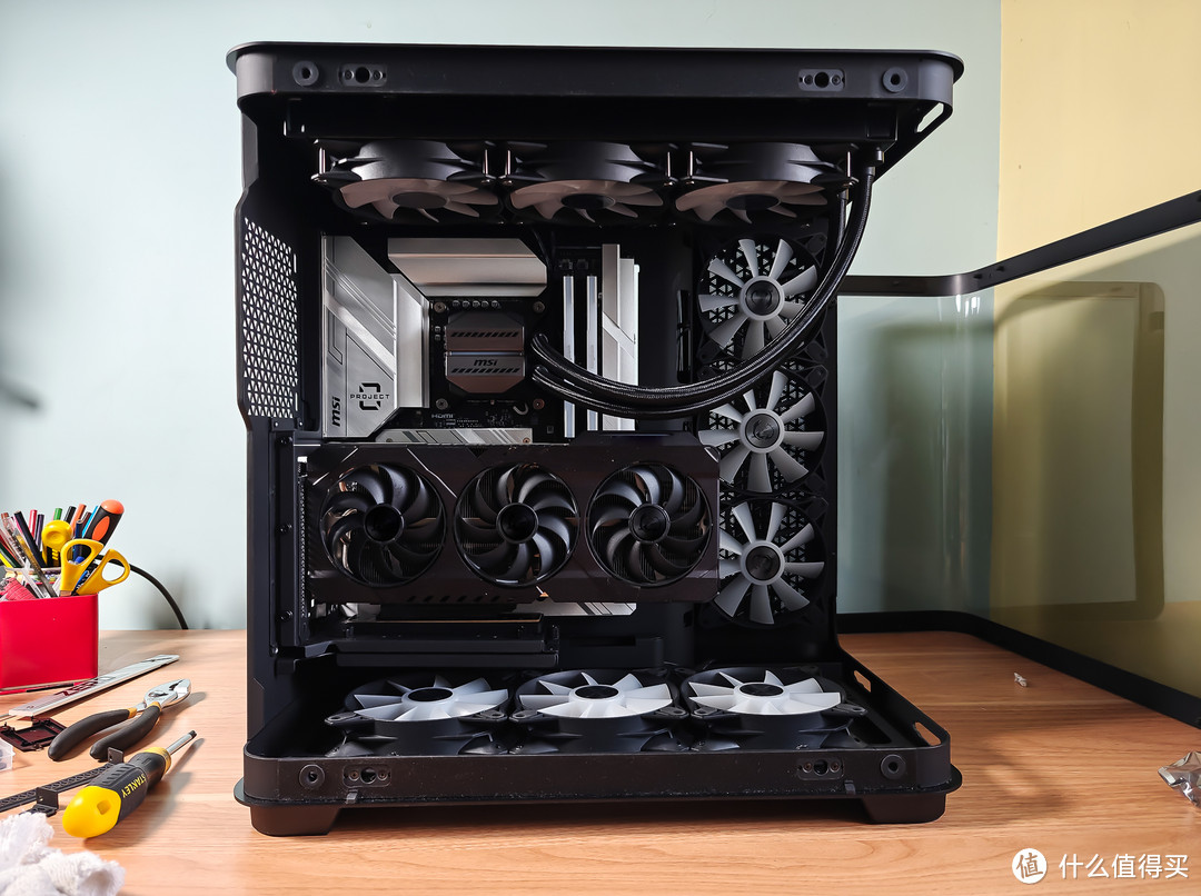 电脑DIY新宠!背插技术引领潮流?微星新品机箱+主板震撼评测!