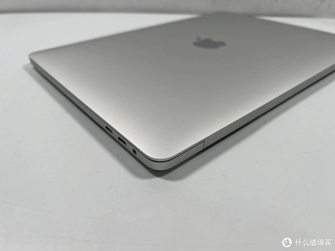1799元带绝版Touch Bar且成色极好的MacBook Pro，1799简直不要太香！！！