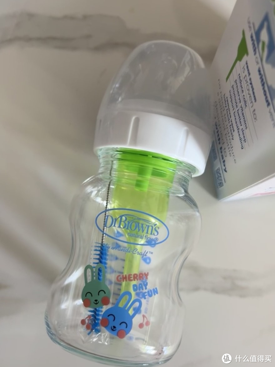 奶瓶是宝宝在婴儿时期必不可少的用品