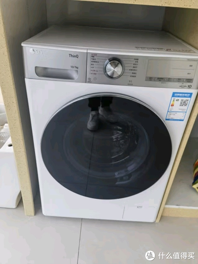 LG小旋风"10KG超大容量，直驱变频洗烘一体机，让洗衣更轻松！