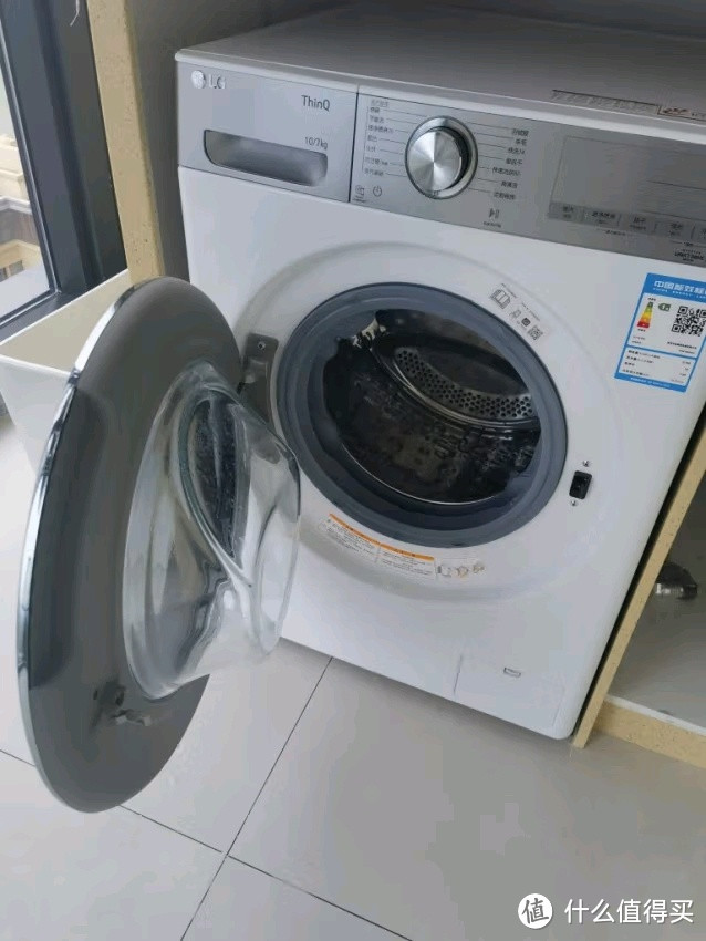 LG小旋风"10KG超大容量，直驱变频洗烘一体机，让洗衣更轻松！
