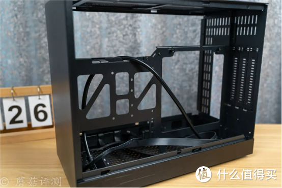 适配280一体水,可以轻松按住13700K处理器,闪鳞S500 V2黑色Mesh手提ITX机箱 评测