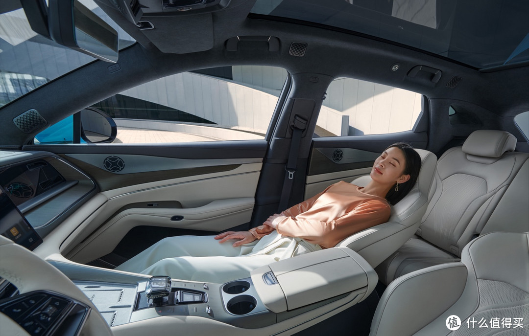 全新腾势N7上市23.98万起，100万内最豪华舒适的智能电动SUV