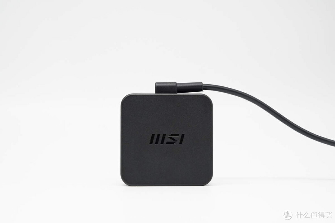 msi 65W 电源适配器评测，自带一体式USB-C快充线，支持PD快充