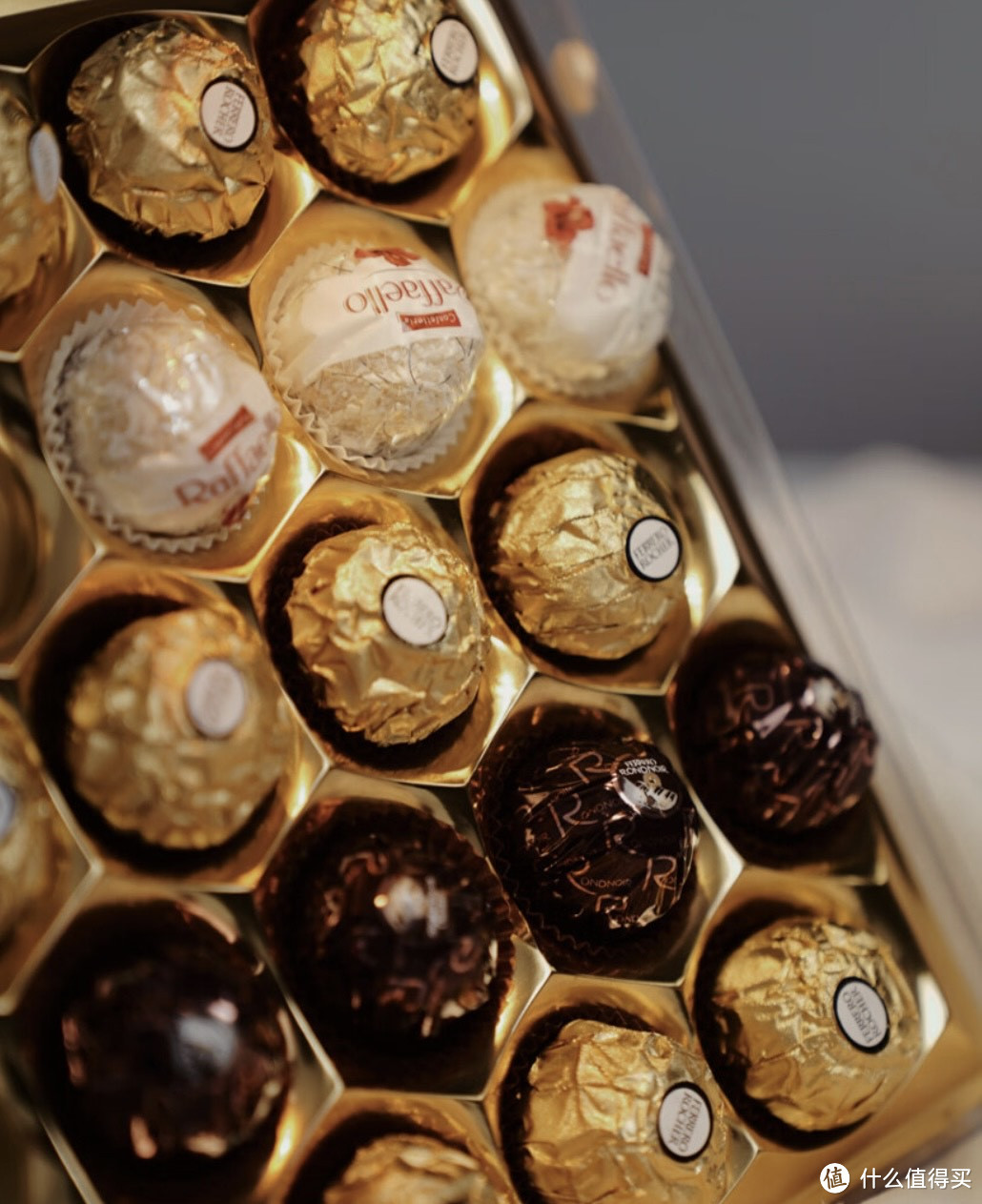 费列罗巧克力，每一口都是幸福的味道！