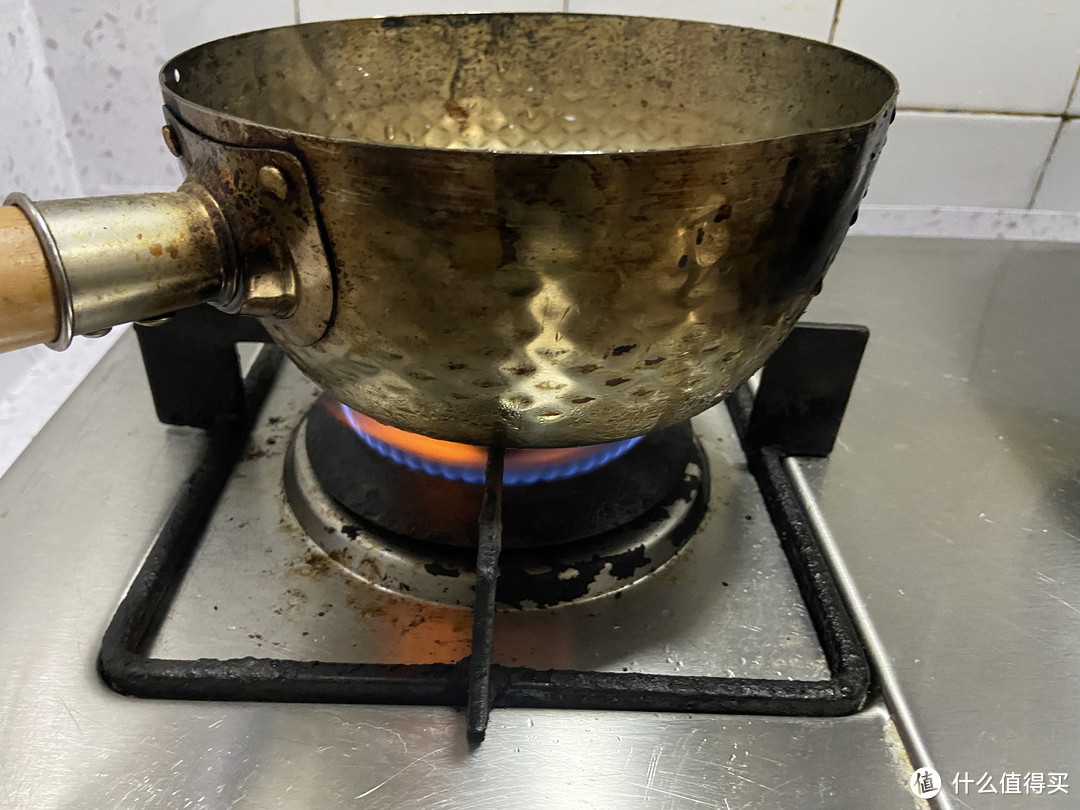 煮奶的火一定要小，不然小心溢锅