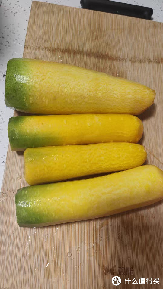 新鲜蔬菜:农家自种糖心黄色胡萝卜