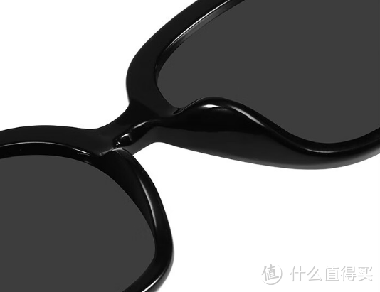 益盾(YIDUN)太阳镜：守护视力，尽享阳光下的风采！