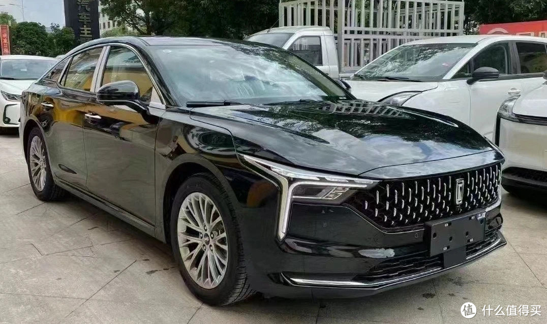 7万预算就能入手的B级车,掀背尾门+224Ps,比星瑞漂亮10倍,开到报废不怕坏