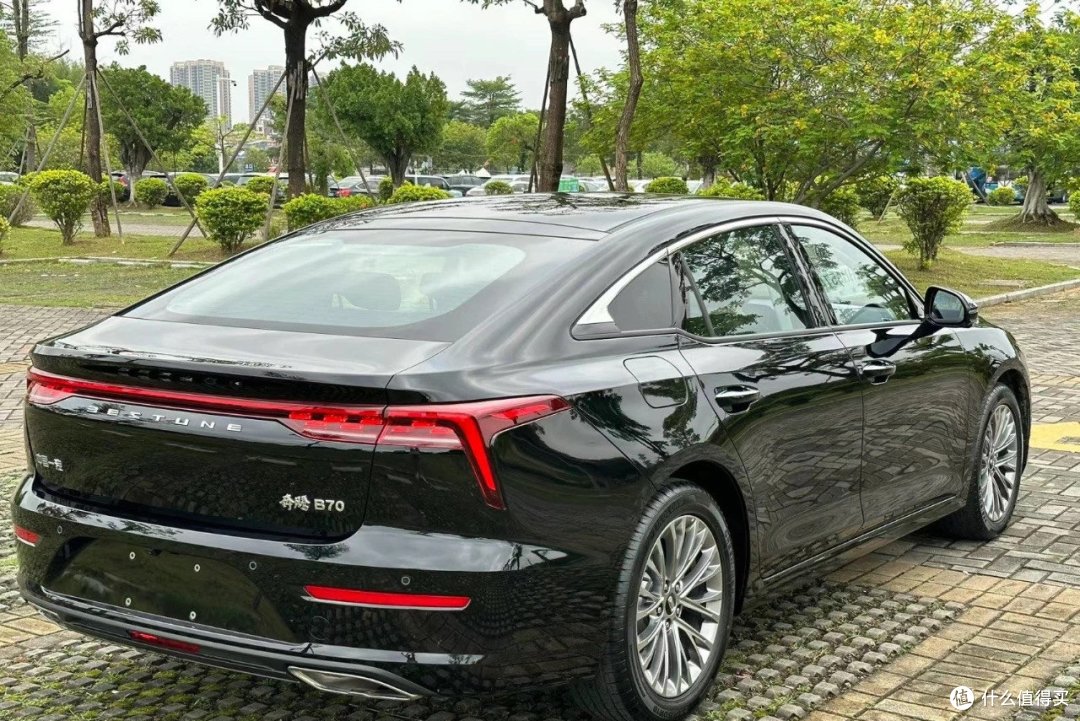 7万预算就能入手的B级车,掀背尾门+224Ps,比星瑞漂亮10倍,开到报废不怕坏