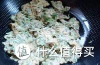 香椿炒蛋，春天最美的美味。来，我教你怎么做这道美味的家常菜！