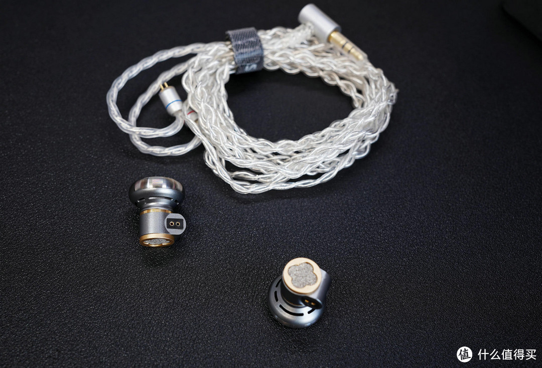 阿思翠Lyra Clover的耳机线设计