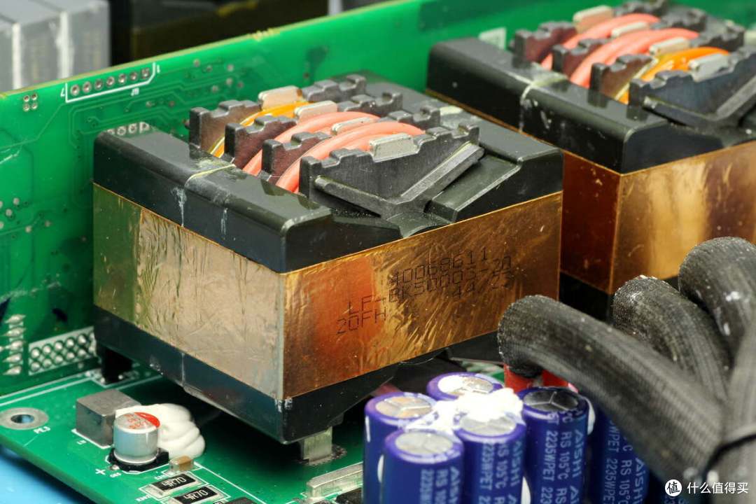 拆解报告:ETAKER移族2000W 2009Wh户外电源 墨M2000