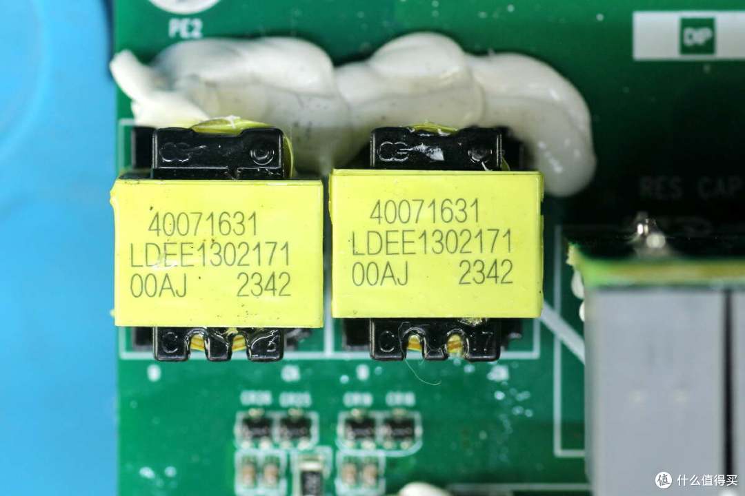 拆解报告:ETAKER移族2000W 2009Wh户外电源 墨M2000