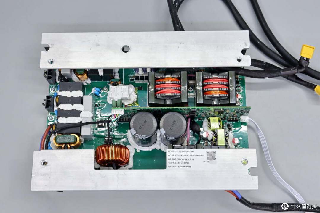 拆解报告:ETAKER移族2000W 2009Wh户外电源 墨M2000