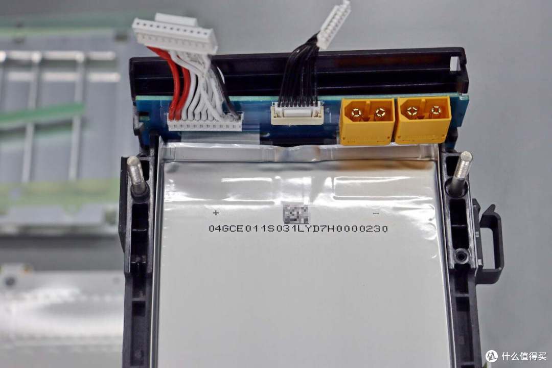 拆解报告:ETAKER移族2000W 2009Wh户外电源 墨M2000