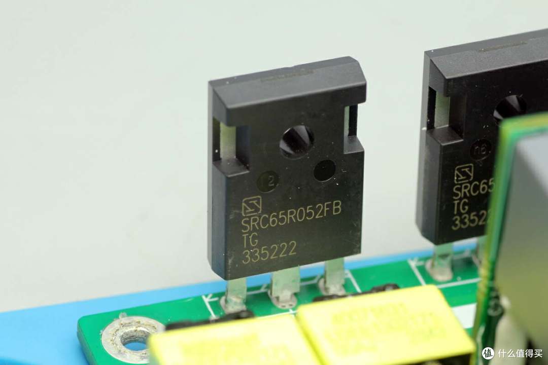 拆解报告:ETAKER移族2000W 2009Wh户外电源 墨M2000