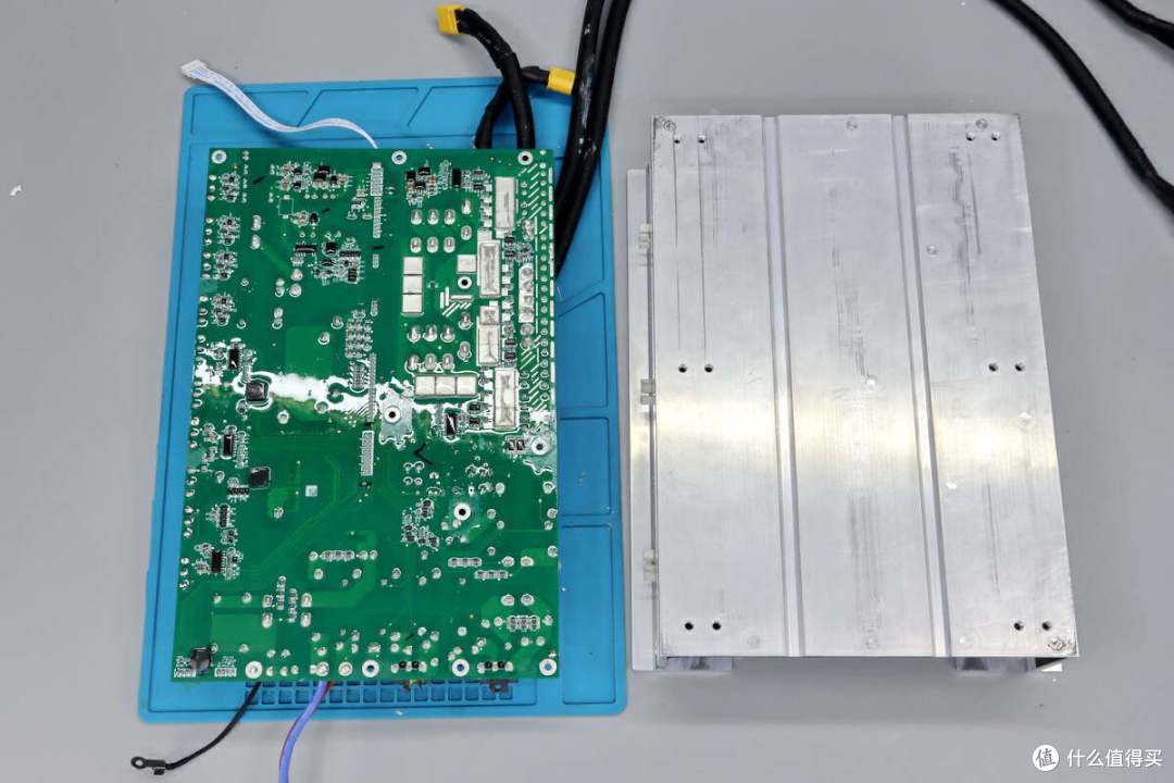 拆解报告:ETAKER移族2000W 2009Wh户外电源 墨M2000