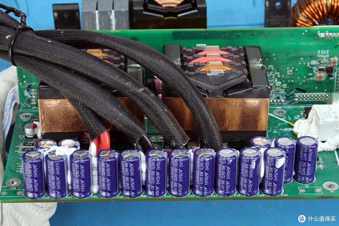 拆解报告:ETAKER移族2000W 2009Wh户外电源 墨M2000