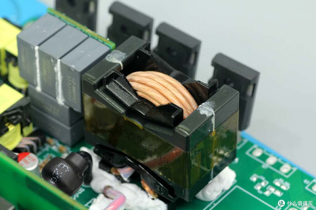 拆解报告:ETAKER移族2000W 2009Wh户外电源 墨M2000