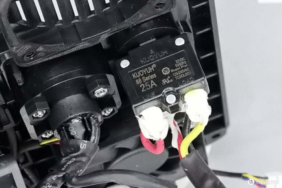 拆解报告:ETAKER移族2000W 2009Wh户外电源 墨M2000
