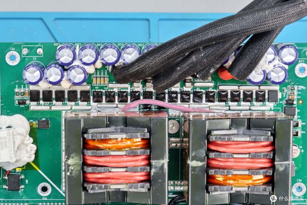 拆解报告:ETAKER移族2000W 2009Wh户外电源 墨M2000