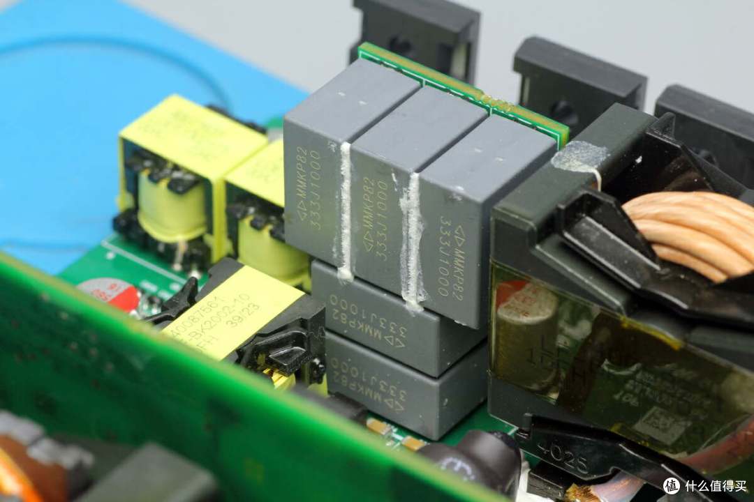 拆解报告:ETAKER移族2000W 2009Wh户外电源 墨M2000
