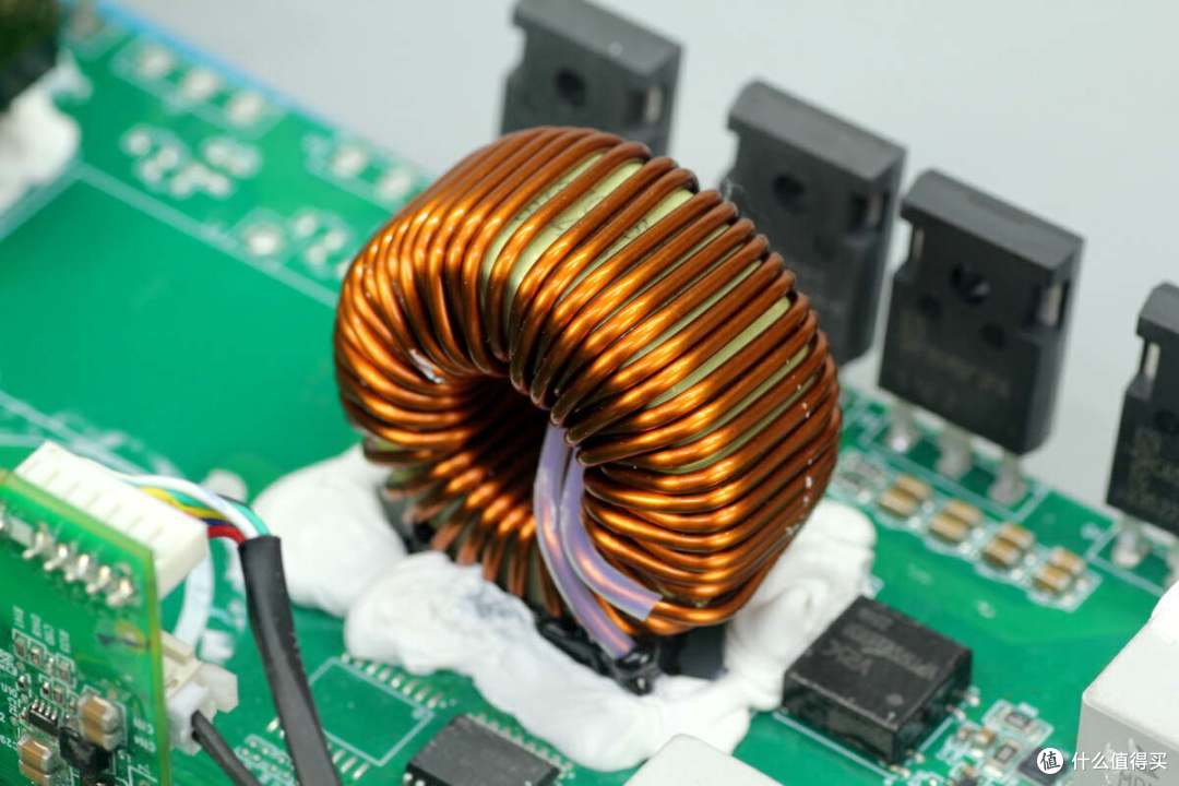 拆解报告:ETAKER移族2000W 2009Wh户外电源 墨M2000