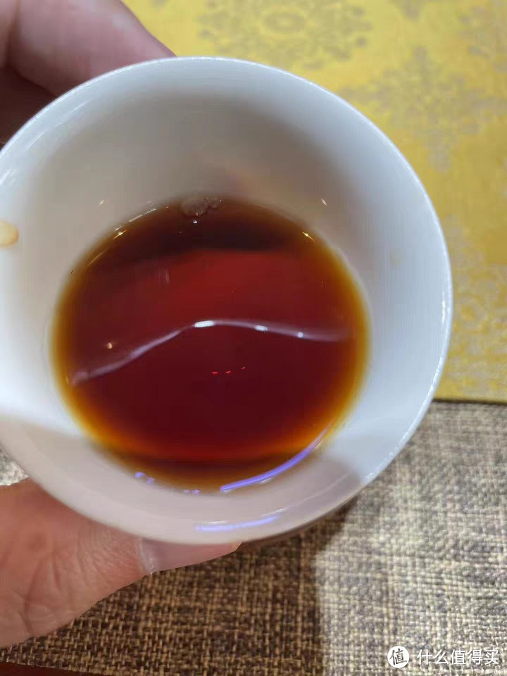 古陌茶叶:云南普洱茶的璀璨明珠——贺开古树熟普小玉饼