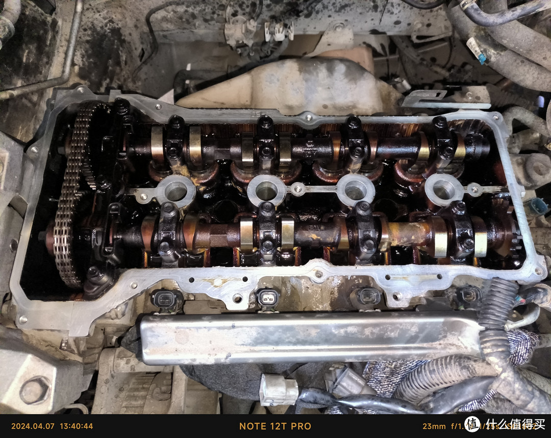 2010款日产nv20016手动豪华型18万公里发动机渗油检修作业