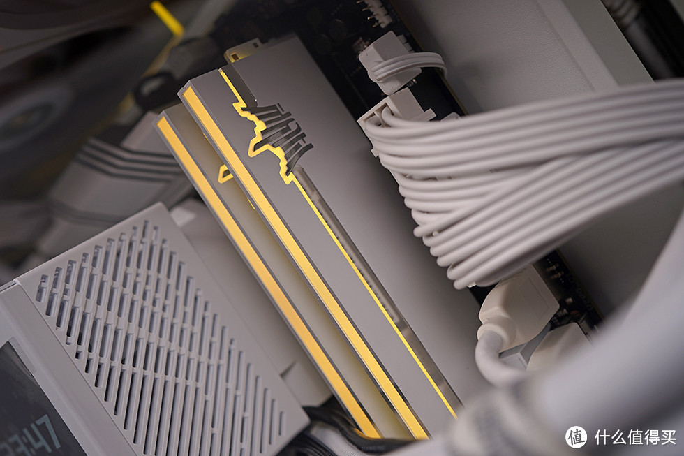 14700K/ROG 吹雪 Z790S/星曜 4080S,九州风神 CH780 海景房装机展示