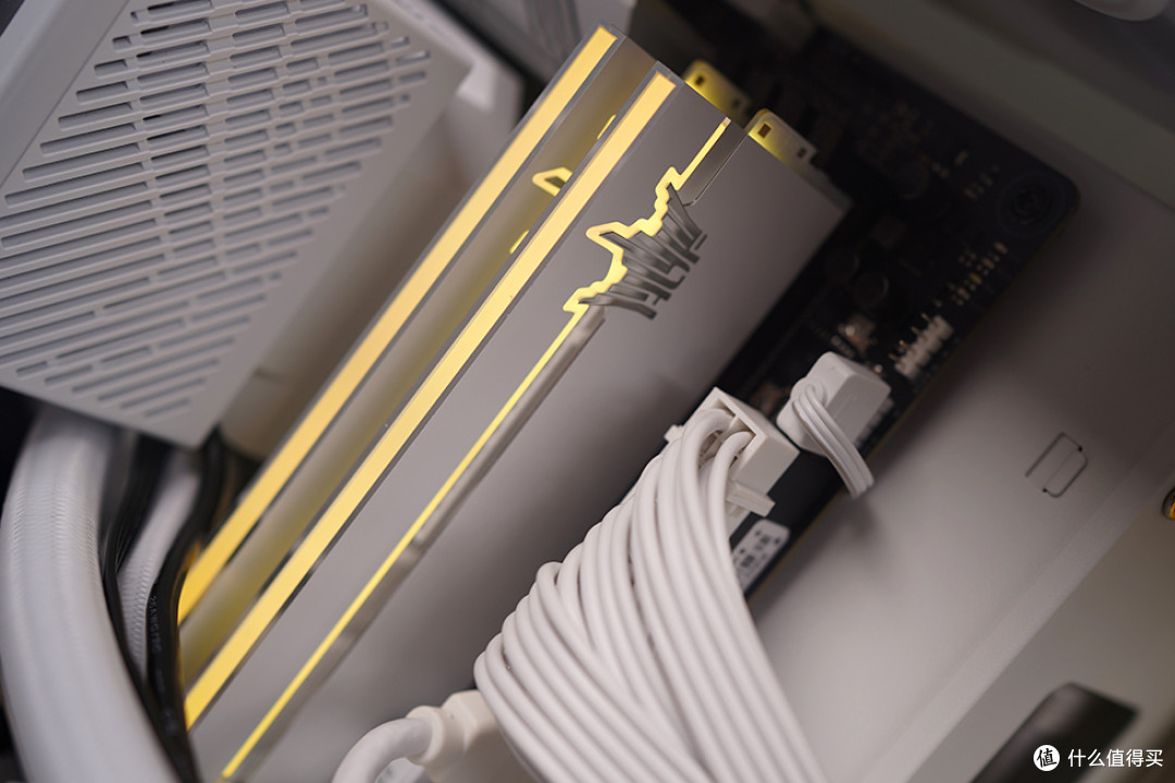 14700K/ROG 吹雪 Z790S/星曜 4080S,九州风神 CH780 海景房装机展示