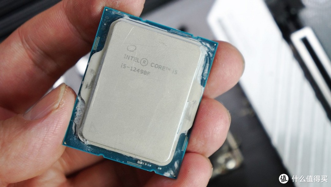 游戏党5000元内装机首选？聊聊Intel 酷睿小黑盒 i5-12490F