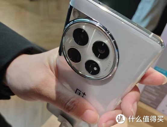 2024年有哪些适合上班族的手机?这几个关键指标注意到才重要!