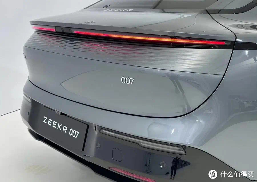 极氪007便宜六千还有800V 凭啥买小米SU7?