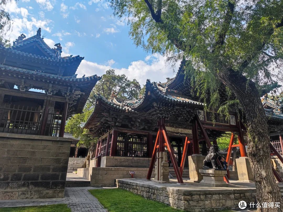 老乡带我骑行太原网红桥,下午参观晋祠,傍晚入村,教堂避雨露营
