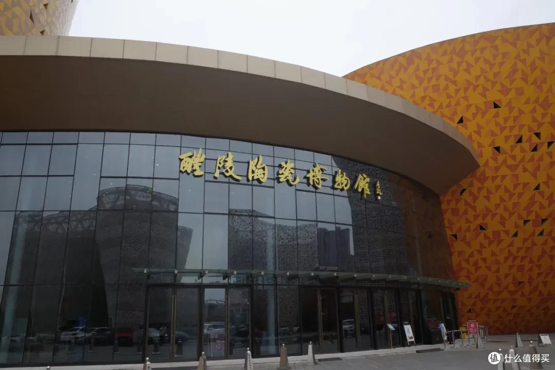 馆中三个场馆分别介绍了醴陵窑厂的发展史,不同朝代时期瓷器的特点及