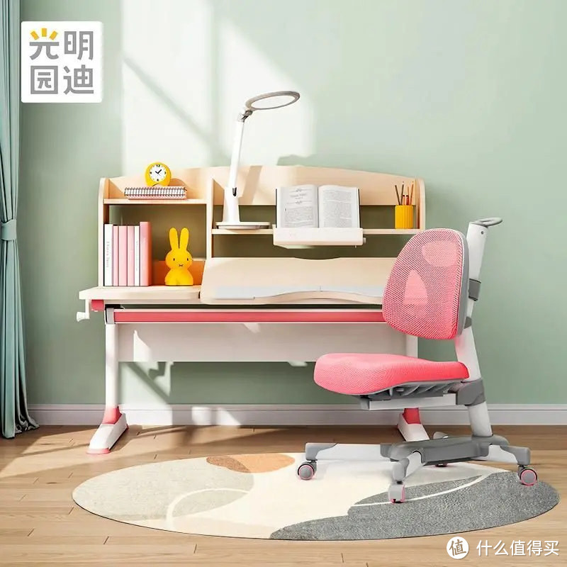 如何选择一款合适的儿童阅读写作的桌椅呢?