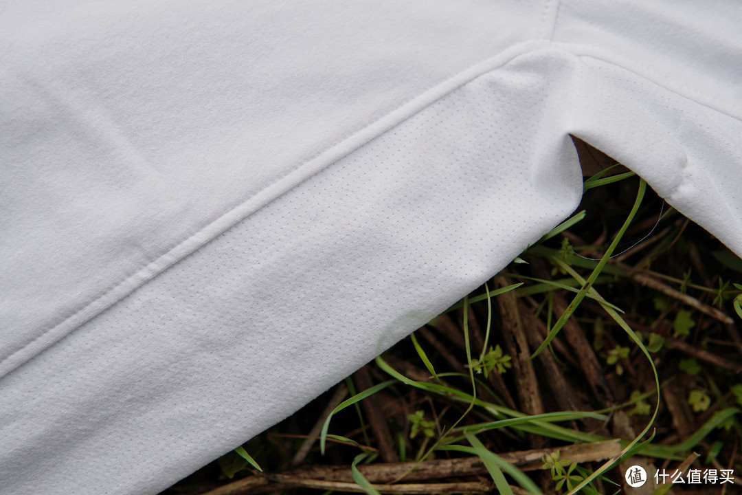 兼具纯棉和速干T特质，夏日优选之龙牙二代秘纤“轻爽棉”速干T恤
